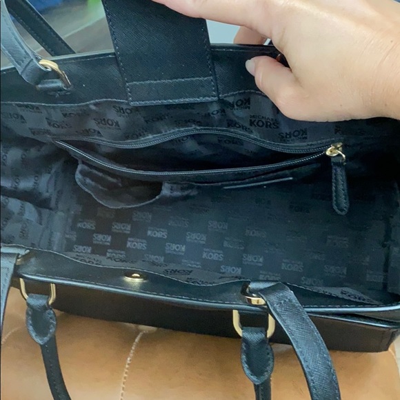 Michael Kors - Emmy Large Double Handle Tote - Picture 5 of 8